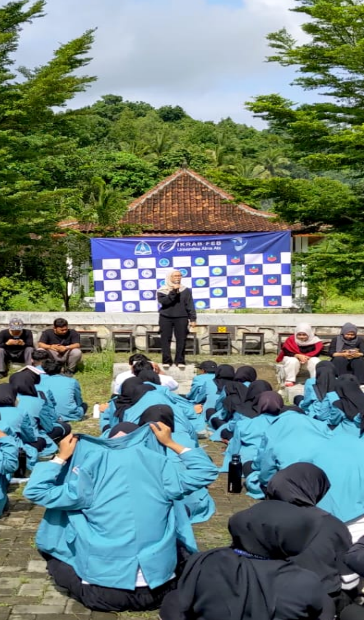 Capacity Building I Prodi Manajemen: Mengasah Kepemimpinan dan Karakter Mahasiswa Sejak Dini